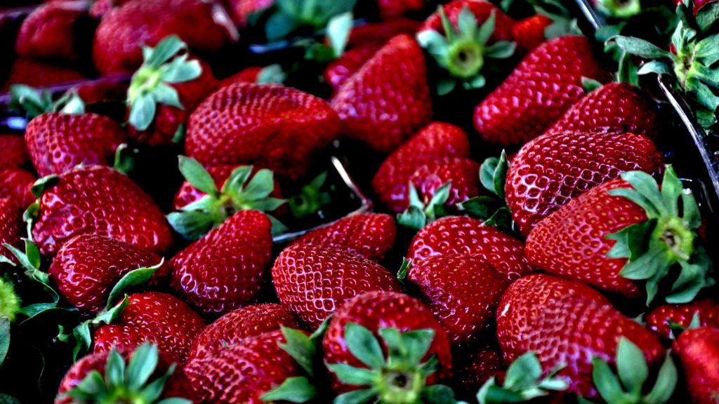 strawberry-red-macro-39031